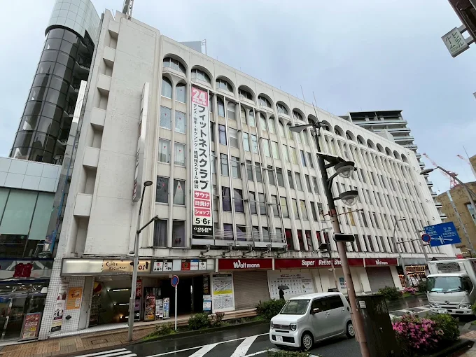 パソコン修理の窓口が入る本厚木駅ビルの外観
