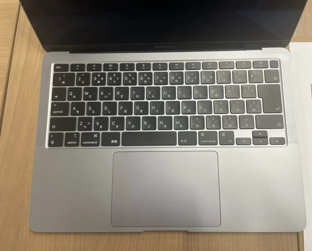 MacBook Air「画面がつかない」症状のご相談に対応しました